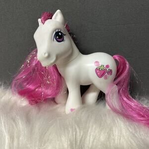 G3 Hasbro My Little Pony STRAWBERRY SWIRL white with strawberries